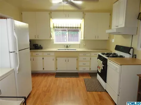 529 W Firebaugh Ave, Exeter, CA 93221 photo 6