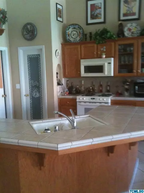 1010 E Chestnut Ct, Visalia, CA 93292 photo 5