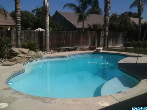 1010 E Chestnut Ct, Visalia, CA 93292 photo 9