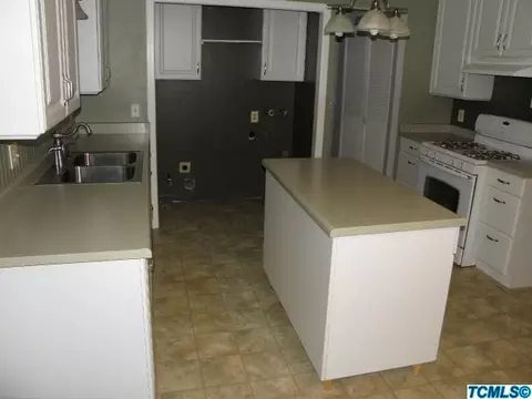 424 Skaggs St, Lemoore, CA 93245 photo 2