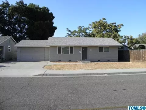 424 Skaggs St, Lemoore, CA 93245 photo 1