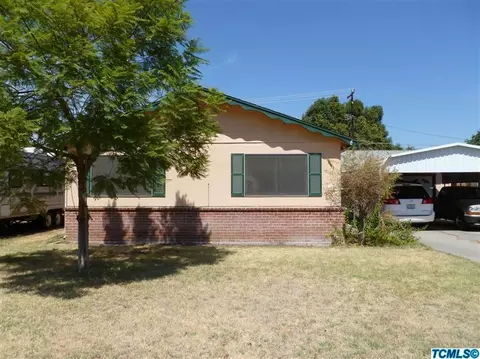 826 E Cypress Ave, Visalia, CA 93292 photo 2