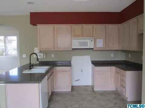 3849 E Hillcrest Ave, Visalia, CA 93292 photo 8
