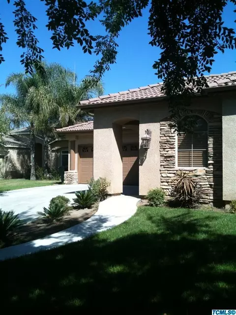 1348 E Mesa Ct, Visalia, CA 93292 photo 4