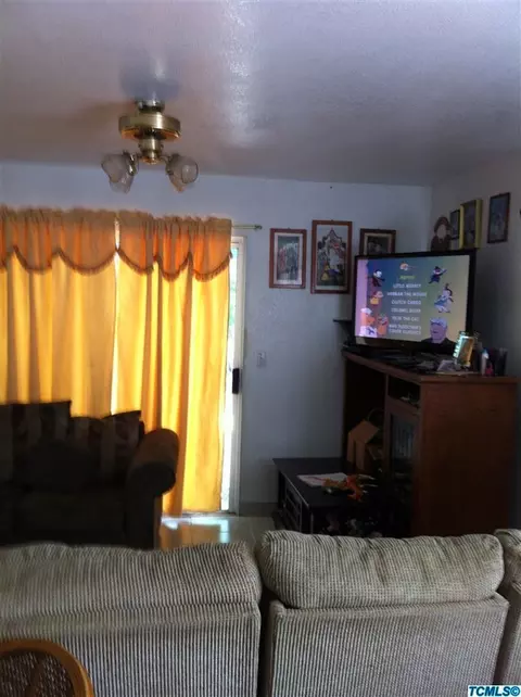 1572 Springbrook St, Coalinga, CA 93210 photo 6