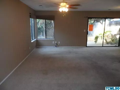 816 E Harold Ave, Visalia, CA 93292 photo 2