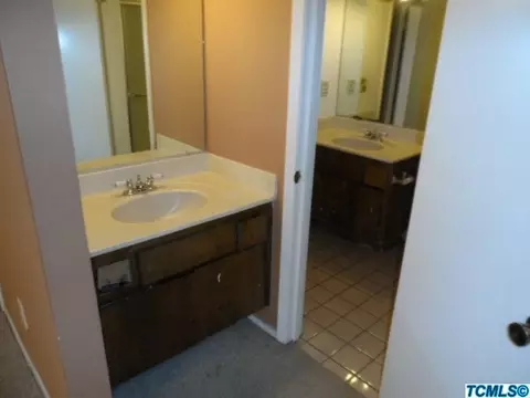 816 E Harold Ave, Visalia, CA 93292 photo 9
