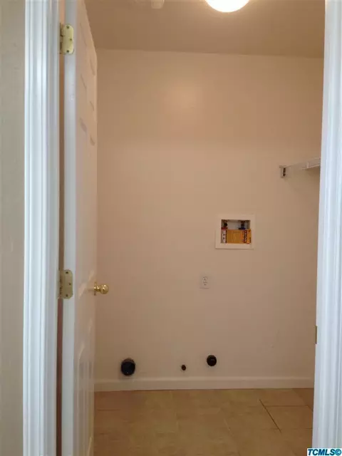 2402 E Victor Ave, Visalia, CA 93292 photo 10