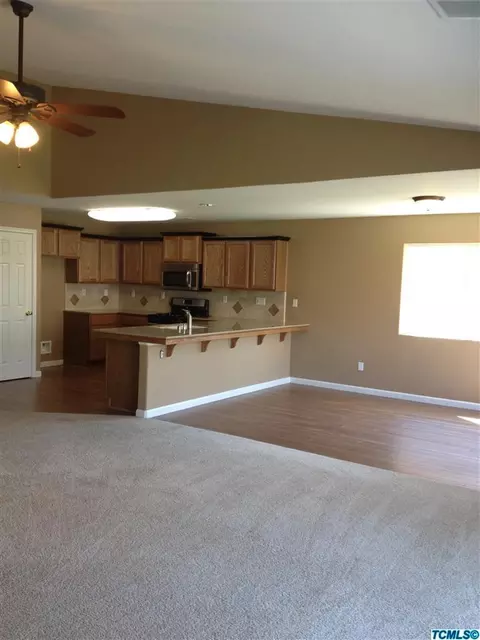 2402 E Victor Ave, Visalia, CA 93292 photo 6