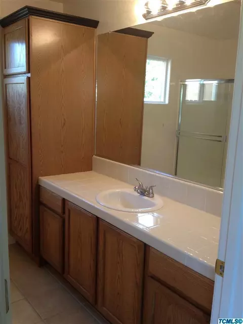 2402 E Victor Ave, Visalia, CA 93292 photo 19