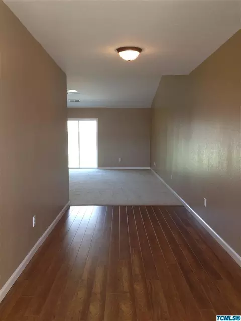 2402 E Victor Ave, Visalia, CA 93292 photo 4