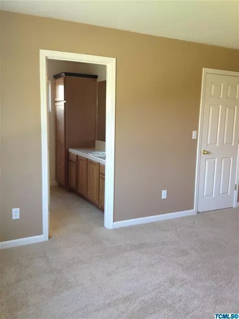 2402 E Victor Ave, Visalia, CA 93292 photo 18