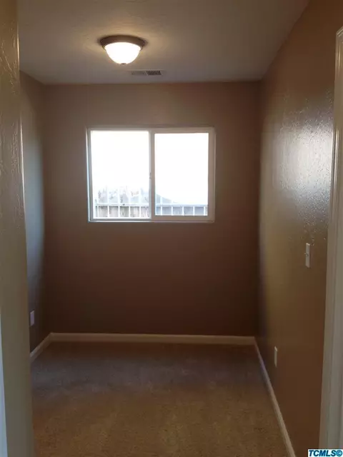 2402 E Victor Ave, Visalia, CA 93292 photo 13