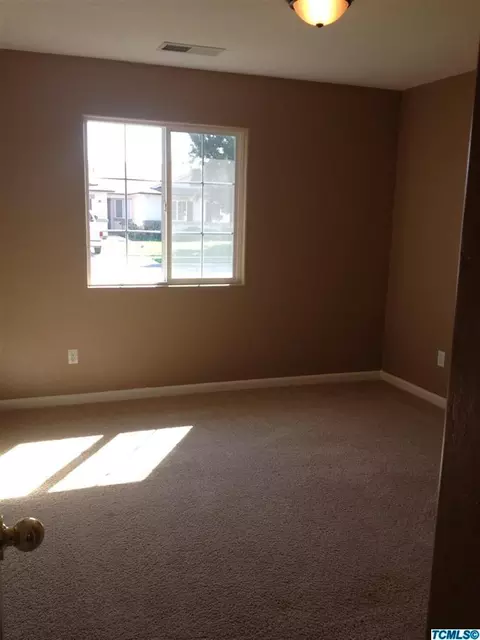 2402 E Victor Ave, Visalia, CA 93292 photo 12