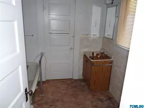 161 N E St, Tulare, CA 93274 photo 8