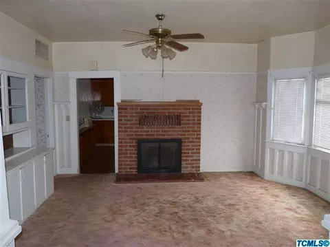 161 N E St, Tulare, CA 93274 photo 4