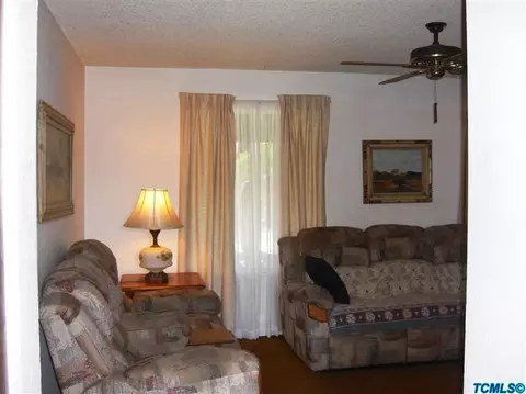 332 E Laura Ct, Visalia, CA 93277 photo 3