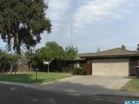 332 E Laura Ct, Visalia, CA 93277 photo 2