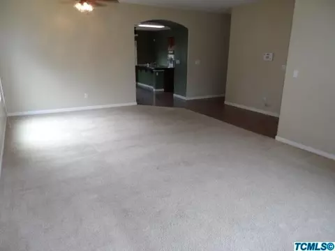 3035 S Maple St, Visalia, CA 93292 photo 2