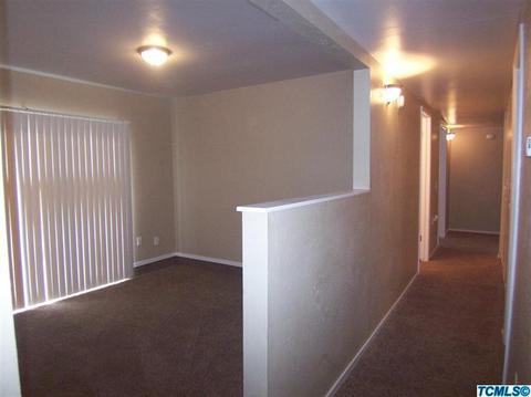 725 E Ash Ave, Tulare, CA 93274 photo 6