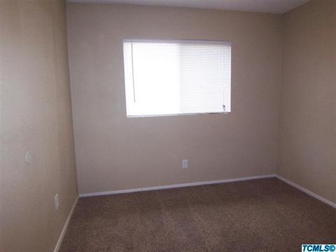 725 E Ash Ave, Tulare, CA 93274 photo 7
