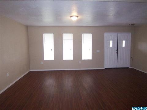 725 E Ash Ave, Tulare, CA 93274 photo 2