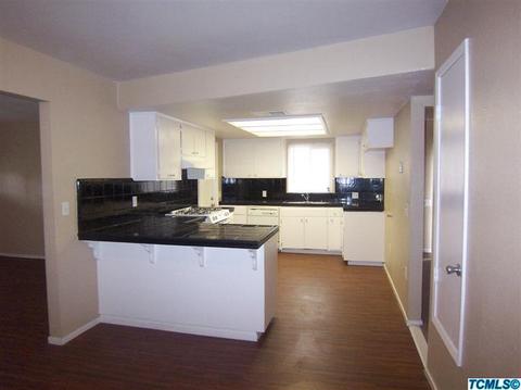 725 E Ash Ave, Tulare, CA 93274 photo 4