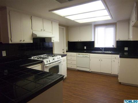 725 E Ash Ave, Tulare, CA 93274 photo 5