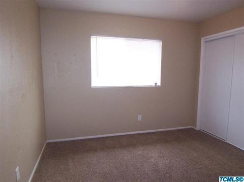 725 E Ash Ave, Tulare, CA 93274 photo 10