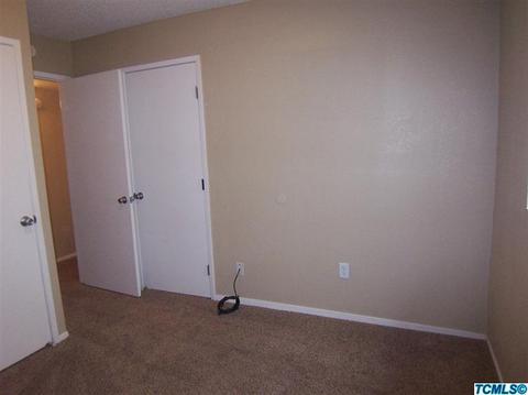725 E Ash Ave, Tulare, CA 93274 photo 8