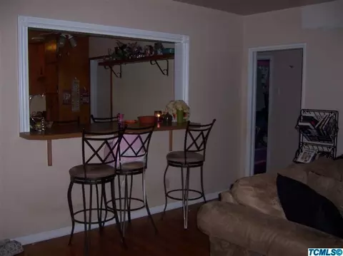 406 E Walnut Ave, Visalia, CA 93277 photo 5
