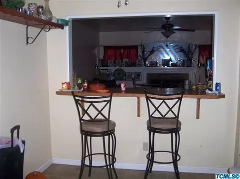 406 E Walnut Ave, Visalia, CA 93277 photo 4