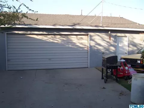 406 E Walnut Ave, Visalia, CA 93277 photo 10