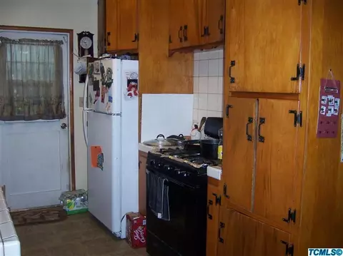 406 E Walnut Ave, Visalia, CA 93277 photo 3