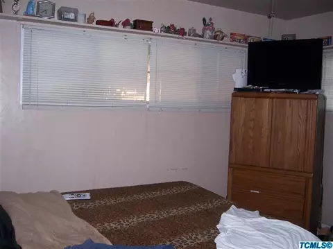 406 E Walnut Ave, Visalia, CA 93277 photo 9