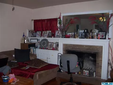 406 E Walnut Ave, Visalia, CA 93277 photo 6