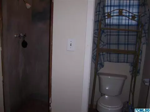 406 E Walnut Ave, Visalia, CA 93277 photo 13