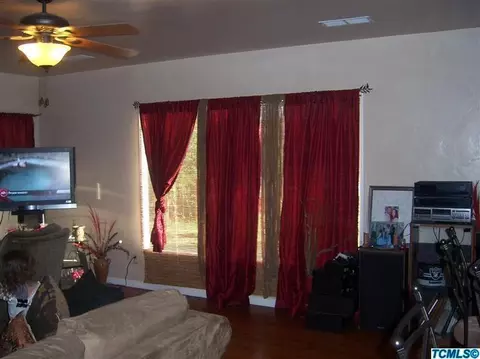 406 E Walnut Ave, Visalia, CA 93277 photo 7
