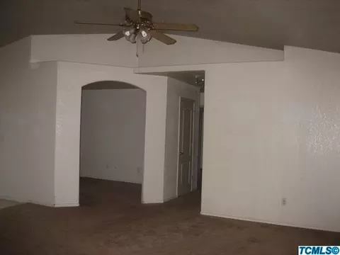 1330 Van Ct, Hanford, CA 93230 photo 9