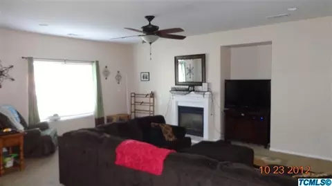 1408 Firestone Dr, Tulare, CA 93274 photo 2