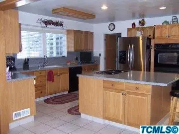 3200 W Iris Ave, Visalia, CA 93277 photo 12