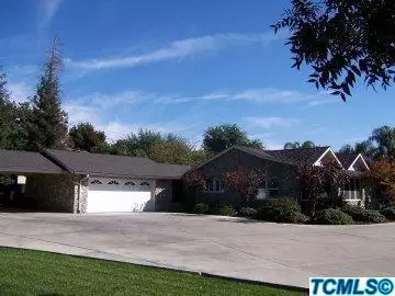 3200 W Iris Ave, Visalia, CA 93277 photo 3