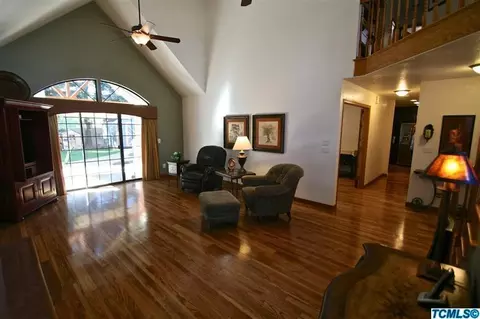 1905 Evergreen Ct, Visalia, CA 93292 photo 3