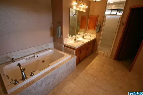 1905 Evergreen Ct, Visalia, CA 93292 photo 12