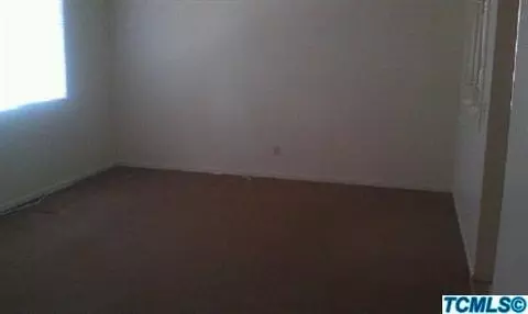 643 E Roosevelt Ave, Visalia, CA 93292 photo 2