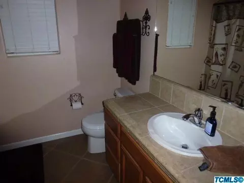 4115 E Hillcrest Ave, Visalia, CA 93292 photo 13
