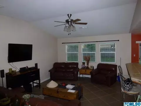 4115 E Hillcrest Ave, Visalia, CA 93292 photo 5