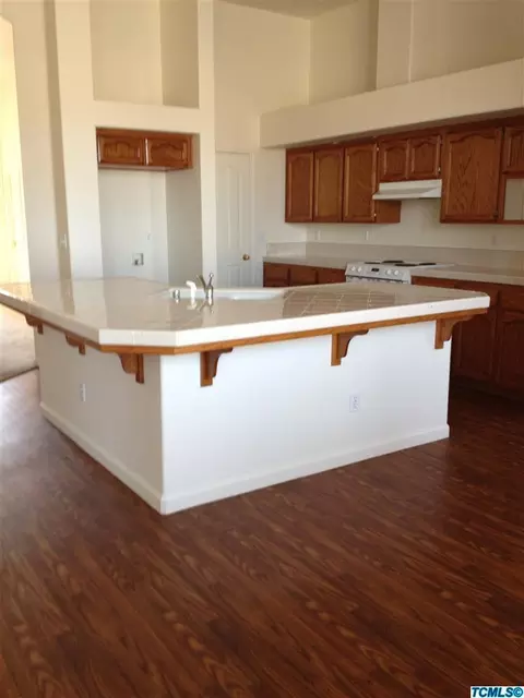 1410 E Mesa Ct, Visalia, CA 93292 photo 2