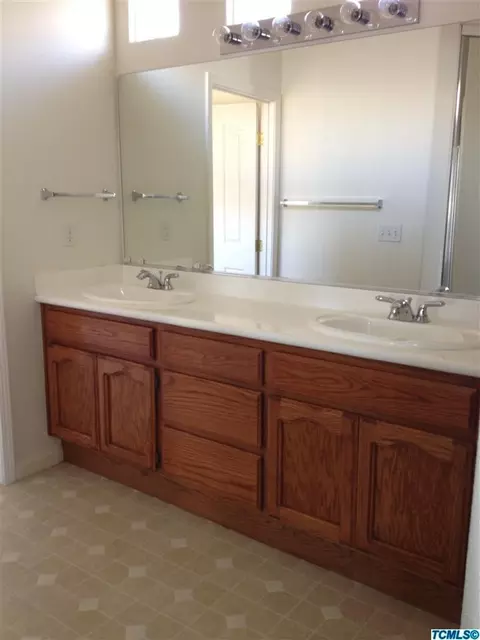 1410 E Mesa Ct, Visalia, CA 93292 photo 9