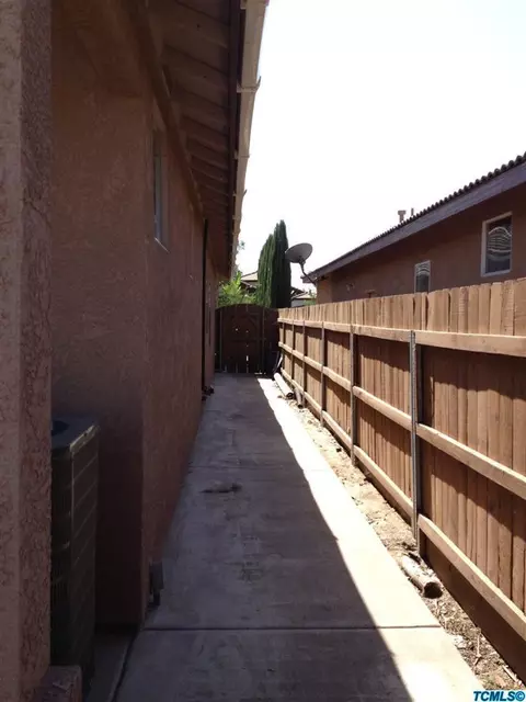 1410 E Mesa Ct, Visalia, CA 93292 photo 13